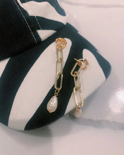 Load image into Gallery viewer, PEARLY WHITES EARRINGS